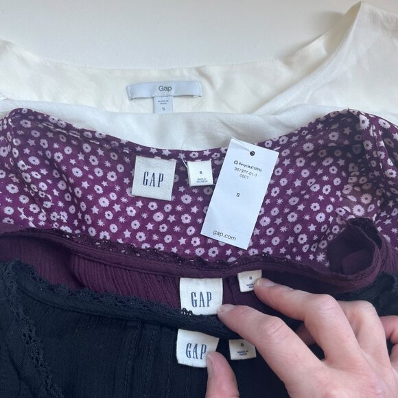 Women’s Dressy Top Bundle Size Small - Picture 9 of 10